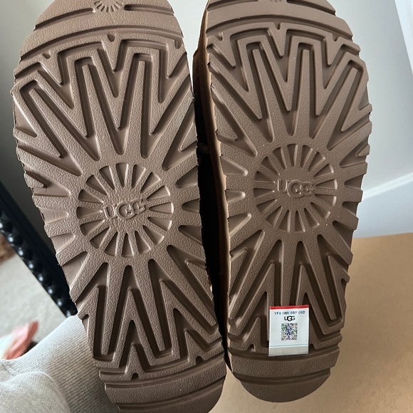 UGG Goldenstar Hi Slide Platform Sandals - Chestnut - Picture 6 of 13